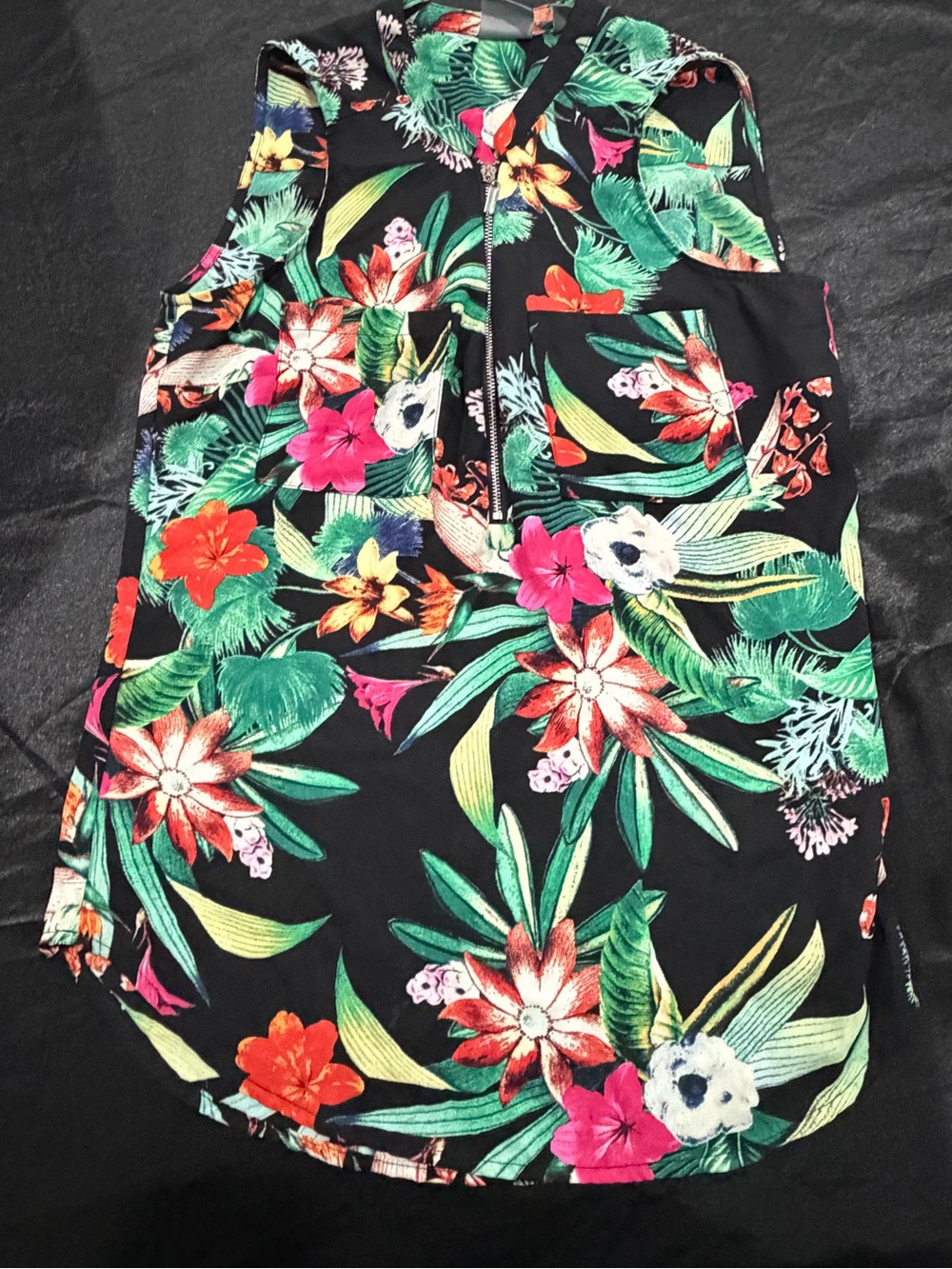 New York & Company Black Tropical Floral Sleeveless Zip-Front Top